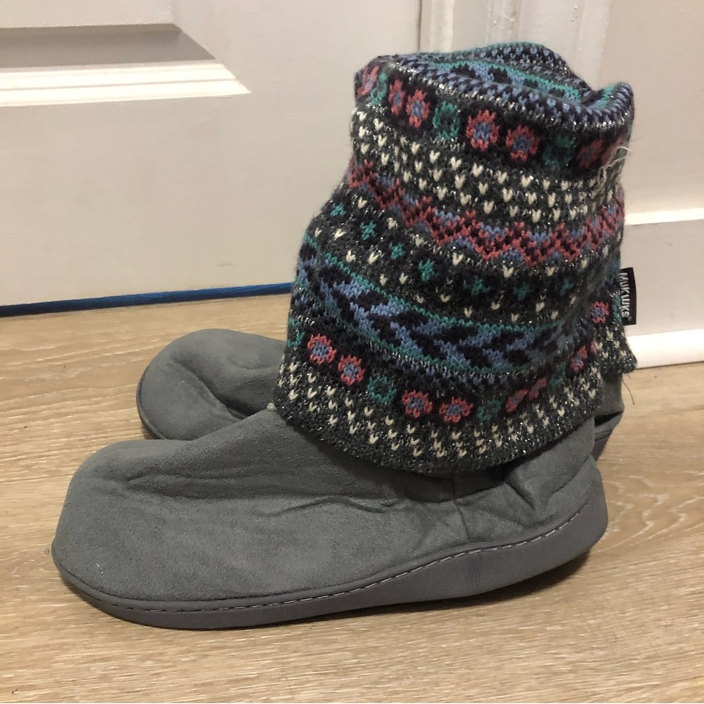 Muk Luks ladies slippers size large 9-10